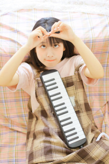 客厅乱H伦女小芳